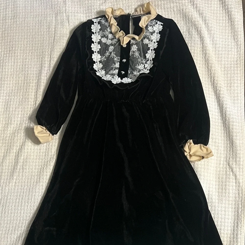 NWOT - Girls Black with Cream/White Accents Velour Dress - Size 7Y